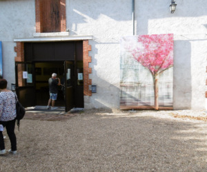 œuvre d'Olivier Mühlhoff exposée sur la façade de la salle des fêtes