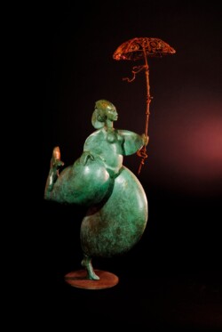©Sculpture de Hélène Sellier-Duplessis "La dame à l'ombrelle"